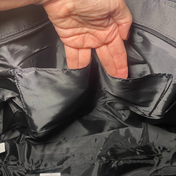 Victoria’s Secret Fashion Show 2025 Bling Angel Wings Tote Bag Weekender Zip NWT - Picture 4 of 10